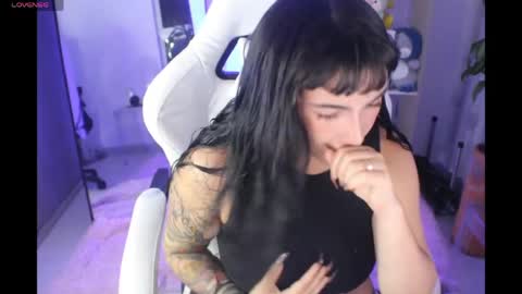 Snapshot of annie_snow_ chatting on 7, 6, 2026 JEANNE no olvides seguirme dont forget follow me uu online show from 7, 6, 2026