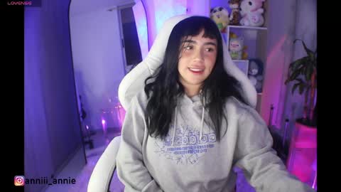 Snapshot of annie_snow_ chatting on 8, 6, 2026 JEANNE no olvides seguirme dont forget follow me uu online show from 8, 6, 2026