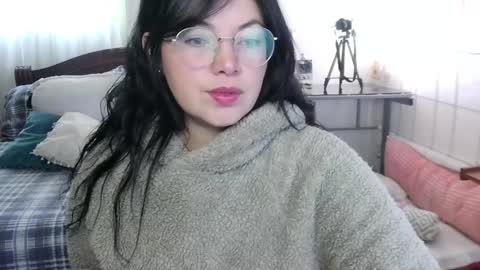 Snapshot of annie_swan_18 chatting on 13, 1, 2025 LAURA - A n n i e S w a n online show from 13, 1, 2025