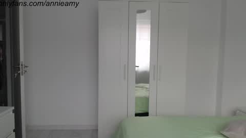 Snapshot of annieamy chatting on 10, 1, 2025 Annie online show from 10, 1, 2025