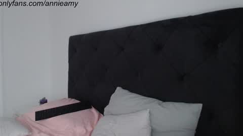Snapshot of annieamy chatting on 10, 3, 2025 Annie online show from 10, 3, 2025