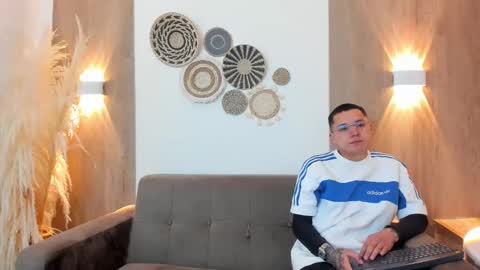 Annie And Leandro online show from 20, 12, 2025