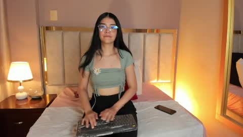 Snapshot of anniebluee_ chatting on 8, 5, 2026 Annie Bluee online show from 8, 5, 2026