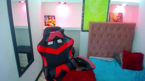 Anniee online show from 17, 9, 2025