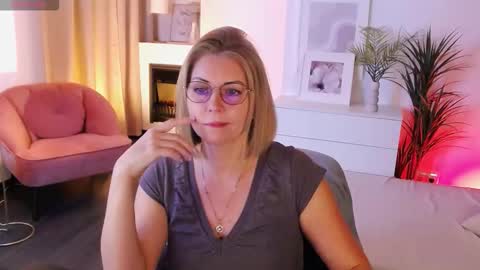 Annie online show from 5, 10, 2025