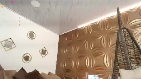 Snapshot of anniemuse chatting on 20, 7, 2026 Annie online show from 20, 7, 2026
