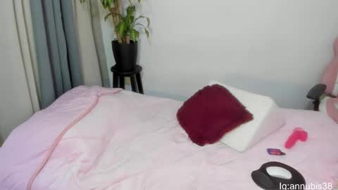 SOFIA INDEPENDENT MODEL online show from 30, 1, 2025