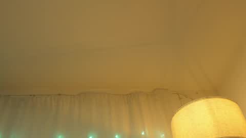 Snapshot of anny_dee chatting on 4, 12, 2025 Anny online show from 4, 12, 2025