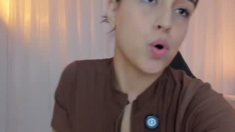 Snapshot of anny_jones77 chatting on 8, 7, 2026 Anny online show from 8, 7, 2026