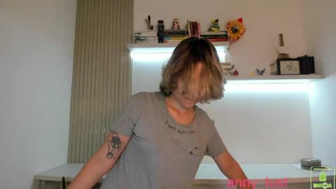 Snapshot of anny_lust chatting on 15, 5, 2026 Issabela online show from 15, 5, 2026