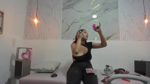 annyeli_bigtits online show from 28, 11, 2025