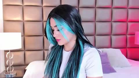 Snapshot of annyhizzle chatting on 15, 2, 2025 online show from 15, 2, 2025