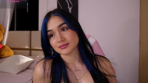 Snapshot of annyhizzle chatting on 8, 5, 2026 online show from 8, 5, 2026