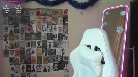 Snapshot of anora_millerr chatting on 8, 1, 2026 Anora online show from 8, 1, 2026