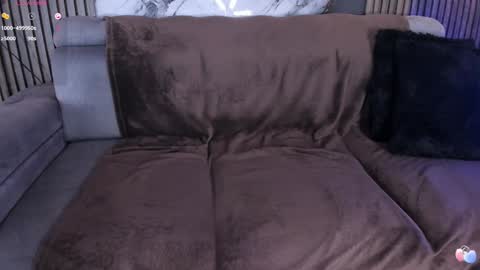 Anthoneladoll online show from 14, 2, 2025