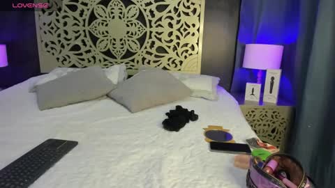 anthonelaDuque online show from 2, 2, 2025