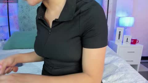 anthonelaDuque online show from 10, 10, 2025