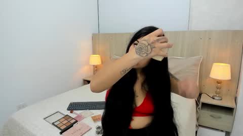 Snapshot of antonella_hidalgo chatting on 24, 10, 2025 Antonella online show from 24, 10, 2025