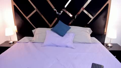 Snapshot of antonellalove_ chatting on 11, 3, 2025 My name is Andrea thumb up me please its important online show from 11, 3, 2025