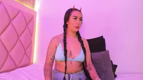 Snapshot of antonellaqueeen chatting on 25, 11, 2025 ANTONELLE online show from 25, 11, 2025