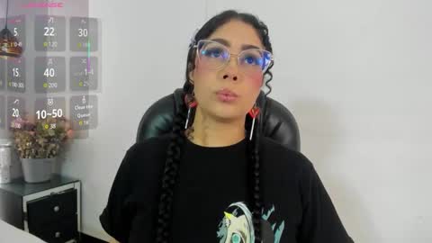 A N T O N E L L E  online show from 12, 11, 2025