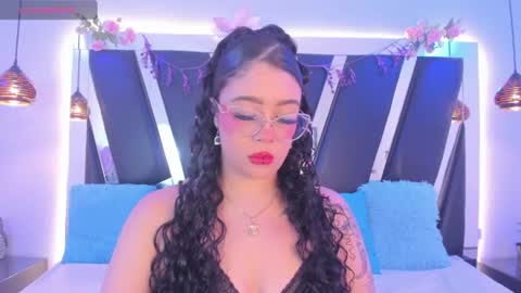Snapshot of antonellepiercee chatting on 25, 6, 2026 A N T O N E L L E online show from 25, 6, 2026
