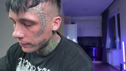 Tom online show from 8, 4, 2026