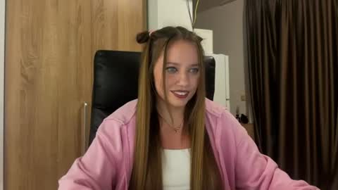 Snapshot of anuetta chatting on 3, 8, 2026 Aneutta online show from 3, 8, 2026