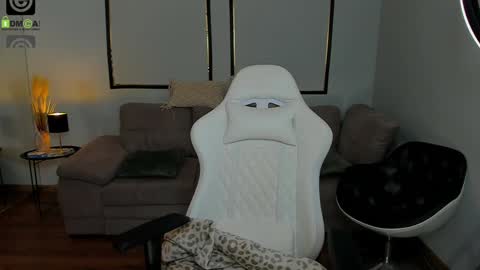 Snapshot of anyarayne chatting on 4, 12, 2025 Anya online show from 4, 12, 2025