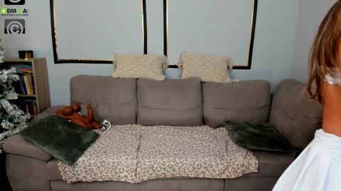 Snapshot of anyarayne chatting on 16, 12, 2025 Anya online show from 16, 12, 2025