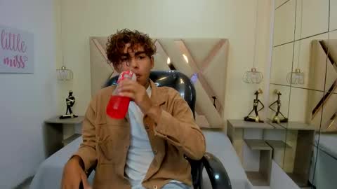 anyelotwink online show from 16, 1, 2026