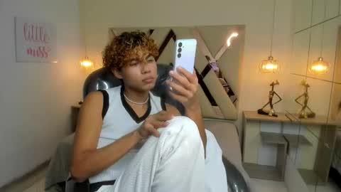 anyelotwink online show from 10, 3, 2026