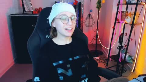 Snapshot of aphexqueen chatting on 25, 12, 2024 APHEX QUEEN online show from 25, 12, 2024