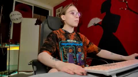 Snapshot of aphexqueen chatting on 18, 2, 2025 APHEX QUEEN online show from 18, 2, 2025