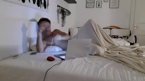 Snapshot of apollobest77 chatting on 29, 10, 2025 apollobest77 online show from 29, 10, 2025