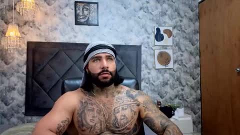 Snapshot of apolo_rousse chatting on 4, 10, 2025 Apolo online show from 4, 10, 2025