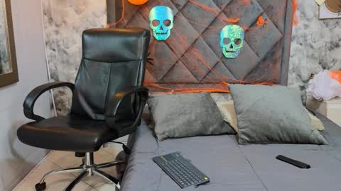 Snapshot of apolo_rousse chatting on 14, 10, 2025 Apolo online show from 14, 10, 2025