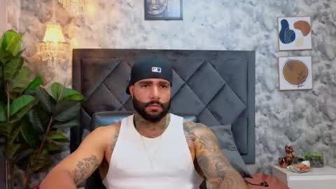 Snapshot of apolo_rousse chatting on 11, 11, 2025 Apolo online show from 11, 11, 2025