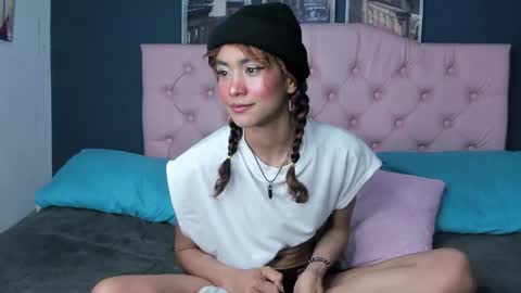 Snapshot of applehot_lr chatting on 4, 10, 2025 sofi y kevin online show from 4, 10, 2025