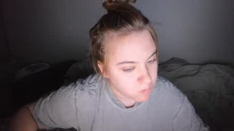 Snapshot of appleyummybuns chatting on 21, 6, 2026 appleyummybuns online show from 21, 6, 2026