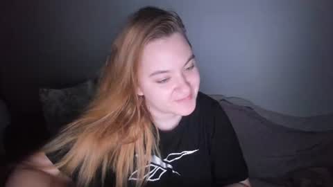 Snapshot of appleyummybuns chatting on 12, 7, 2026 appleyummybuns online show from 12, 7, 2026
