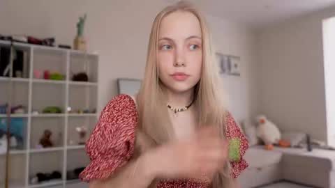 Snapshot of appr0ved chatting on 4, 6, 2026 REYNA my friend online show from 4, 6, 2026