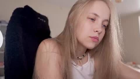 Snapshot of appr0ved chatting on 9, 6, 2026 REYNA my friend online show from 9, 6, 2026