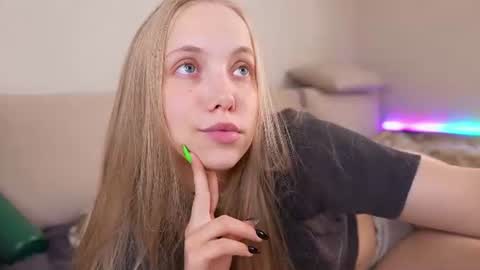 Snapshot of appr0ved chatting on 21, 6, 2026 REYNA my friend online show from 21, 6, 2026