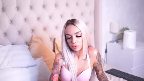 Snapshot of aprilhadid chatting on 24, 7, 2026 Laura online show from 24, 7, 2026