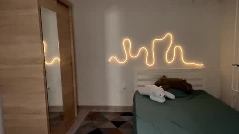 Emi online show from 12, 2, 2026