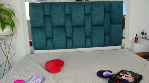   online show from 22, 4, 2026