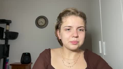 Snapshot of ari_crystal chatting on 5, 2, 2026 ari_crystal online show from 5, 2, 2026