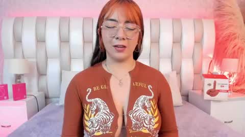 ari_lynn_ online show from 15, 4, 2026