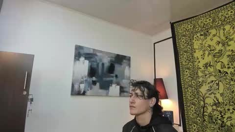 aria y orien  online show from 15, 10, 2025